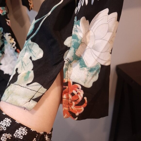 Another Story Floral Jumpsuit Short Sleeve Plunging Vneck Long Sleeve - Picture 7 of 12